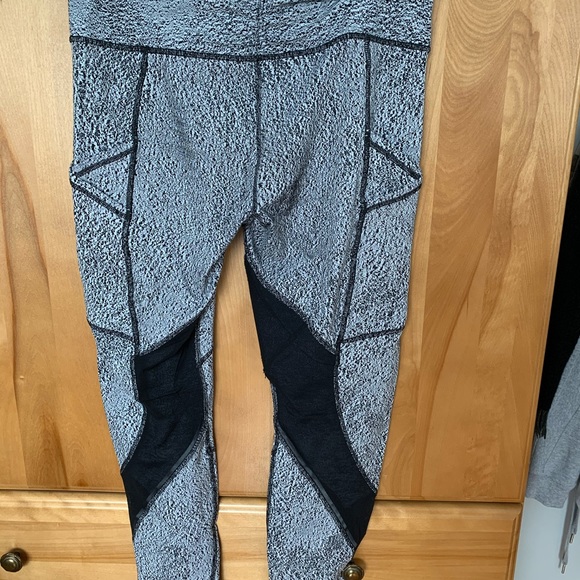 Lululemon Leggings SIZE 10 - Picture 2 of 5